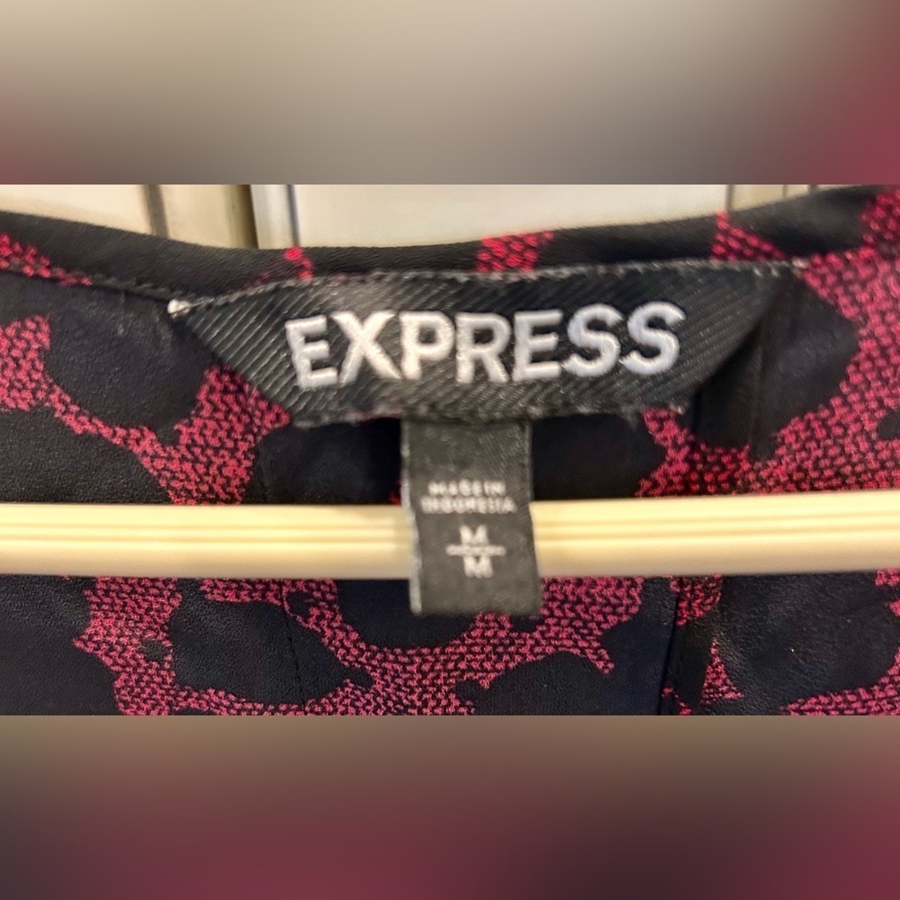Express Red & Black Animal Print Split Back Tank
Medium - Picture 3 of 5
